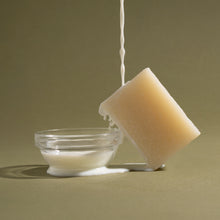 Carica l'immagine nel visualizzatore di Gallery, SAPONE NATURALE Latte